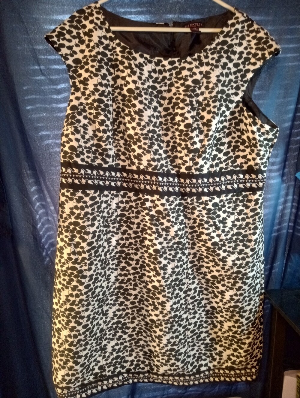 Signature By Robbie Bee Sleeveless Black /White Patterned Shift Plus Size Dress